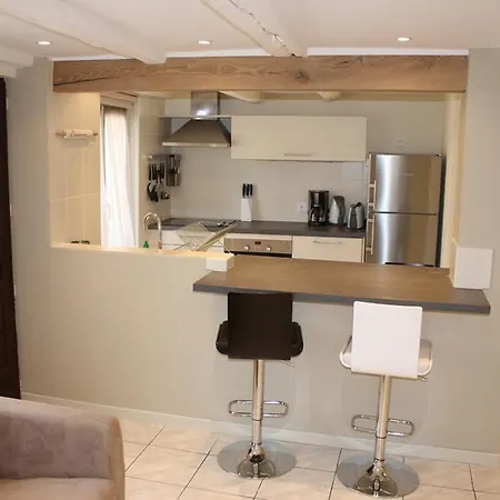Des Dix Vins Apartment *