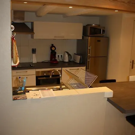 Des Dix Vins Apartment *